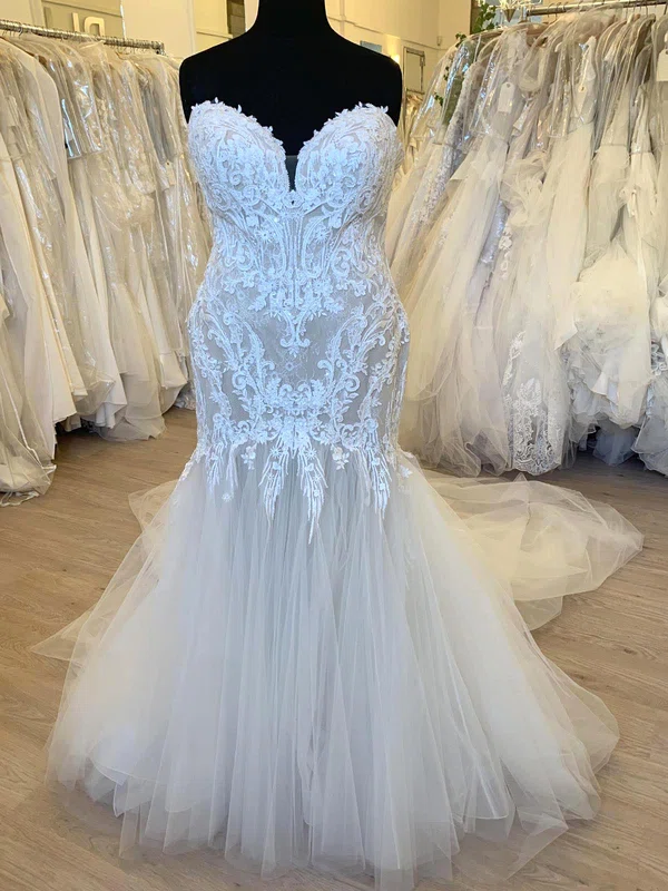 Trumpet/Mermaid Sweetheart Tulle Chapel Train Wedding Dress With Appliques Lace #UKM00028465