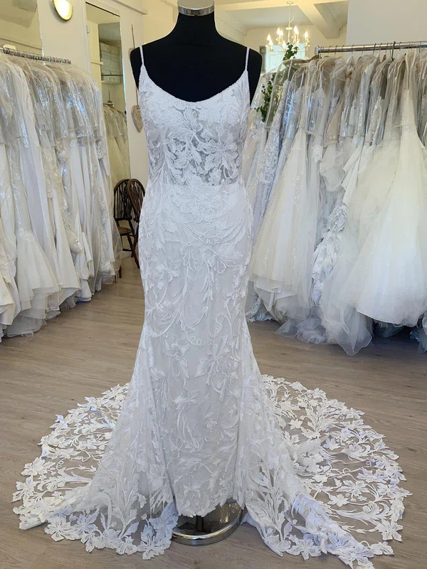 Sheath/Column Scoop Neck Tulle Lace Court Train Wedding Dress With Appliques Lace #UKM00028482