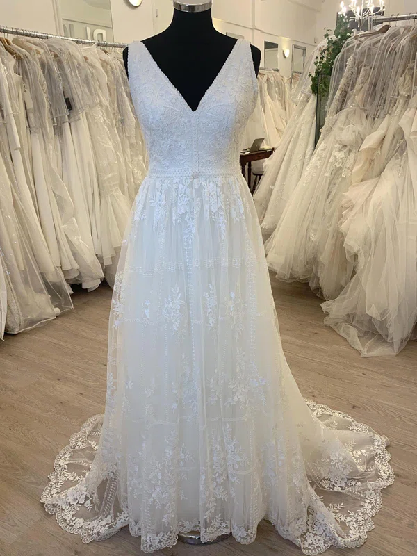 Ball Gown/Princess V-neck Tulle Sweep Train Wedding Dress With Appliques Lace #UKM00028501