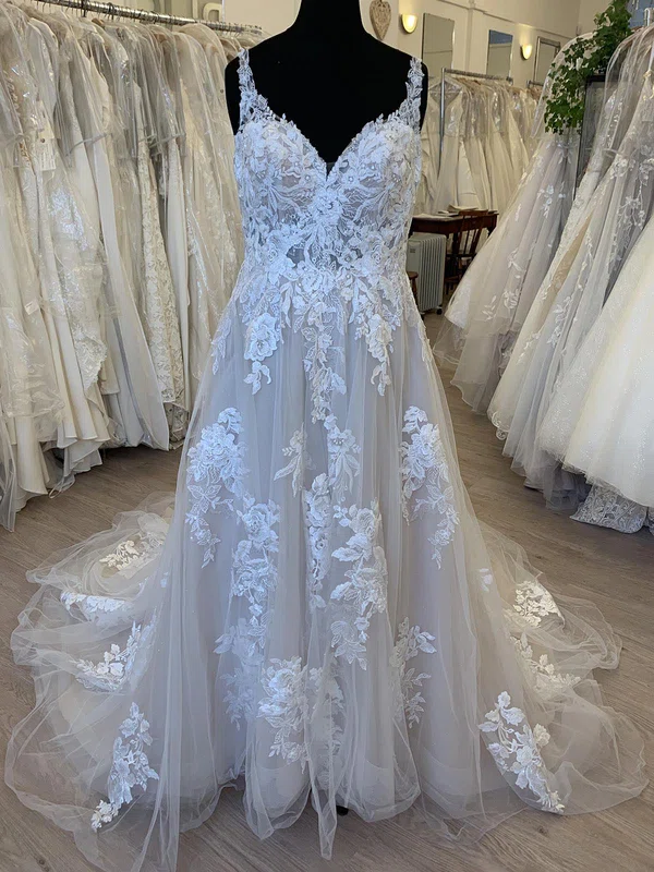 Ball Gown/Princess Sweetheart Tulle Court Train Wedding Dress With Appliques Lace #UKM00028533