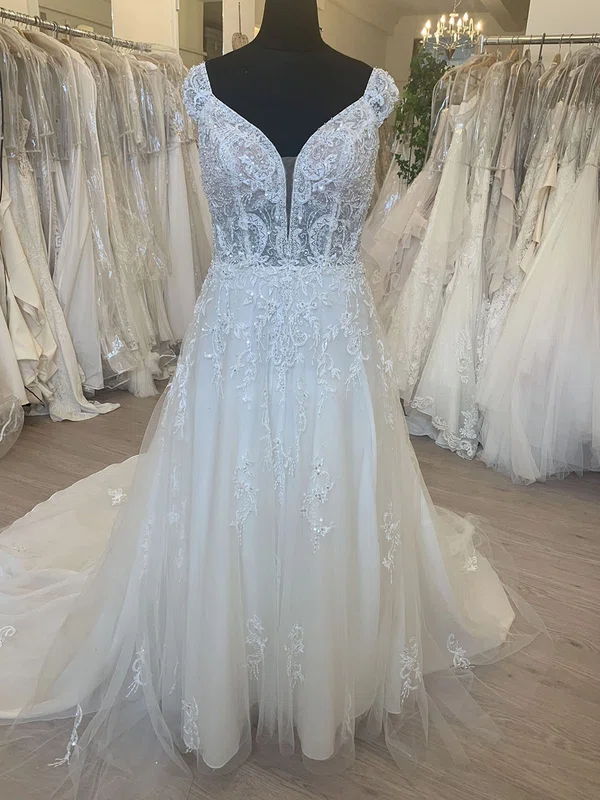Trumpet/Mermaid V-neck Tulle Court Train Wedding Dress With Appliques Lace #UKM00028570