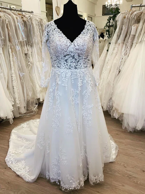 Ball Gown/Princess V-neck Tulle Sweep Train Wedding Dress With Appliques Lace #UKM00028612