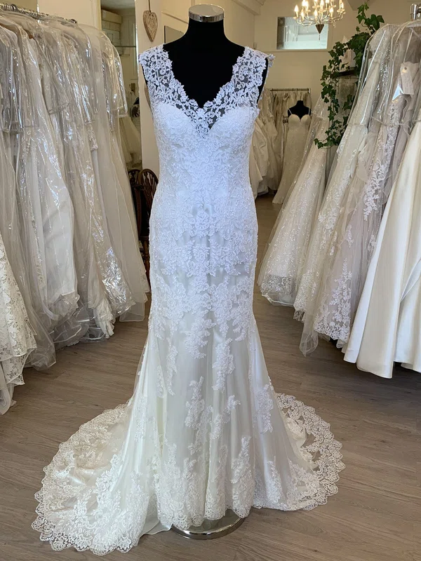 Sheath/Column V-neck Tulle Lace Sweep Train Wedding Dress With Appliques Lace #UKM00028620