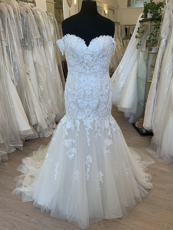 Trumpet/Mermaid Off-the-shoulder Tulle Sweep Train Wedding Dress With Appliques Lace #UKM00028633