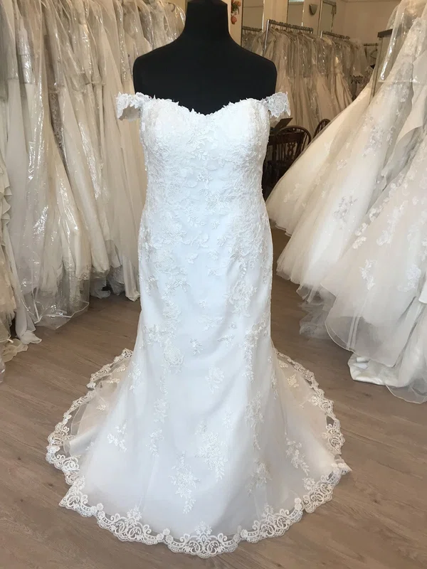Sheath/Column Off-the-shoulder Tulle Sweep Train Wedding Dress With Appliques Lace #UKM00028642