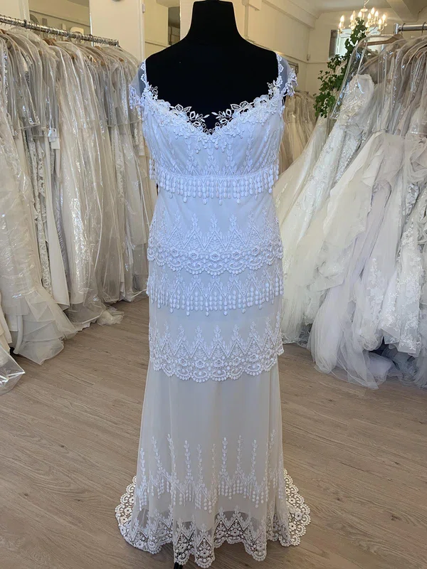 Sheath/Column V-neck Tulle Sweep Train Wedding Dress With Appliques Lace #UKM00028710