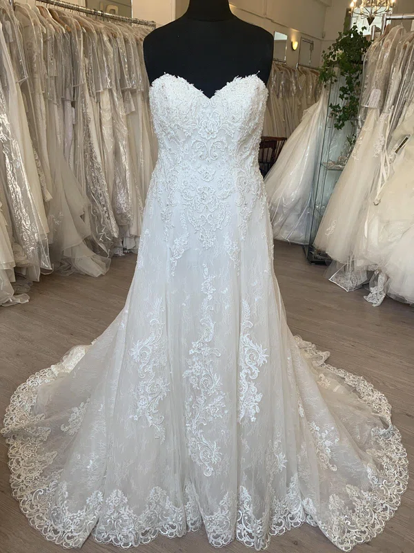 Sheath/Column Sweetheart Lace Tulle Sweep Train Wedding Dress With Appliques Lace #UKM00028784