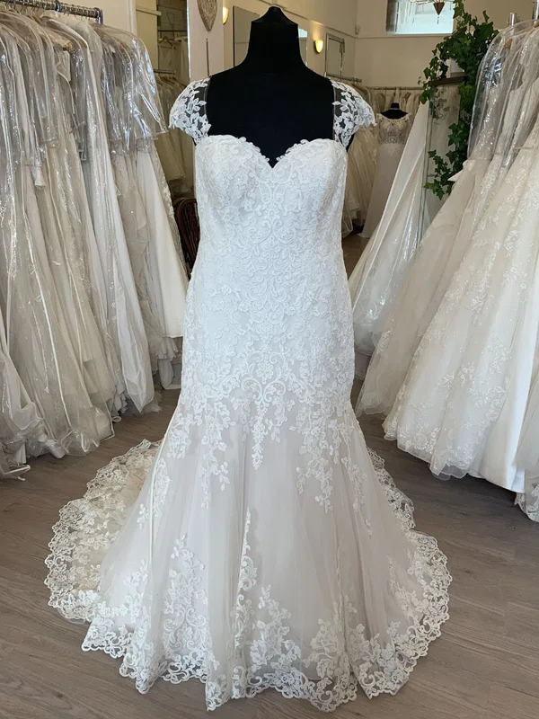 Trumpet/Mermaid Sweetheart Lace Tulle Sweep Train Wedding Dress With Appliques Lace #UKM00028849