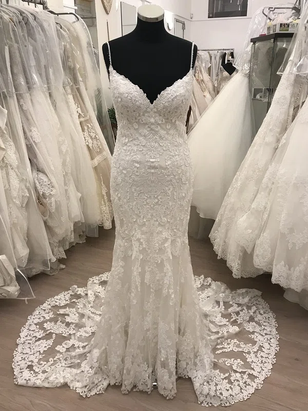 Trumpet/Mermaid V-neck Tulle Lace Sweep Train Wedding Dress With Appliques Lace #UKM00028863