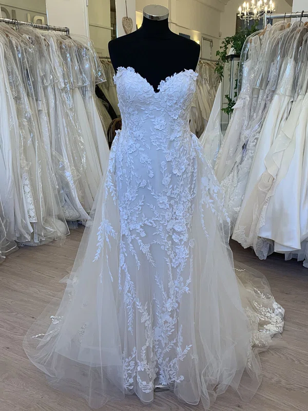 Trumpet/Mermaid Sweetheart Tulle Watteau Train Wedding Dress With Appliques Lace #UKM00028865