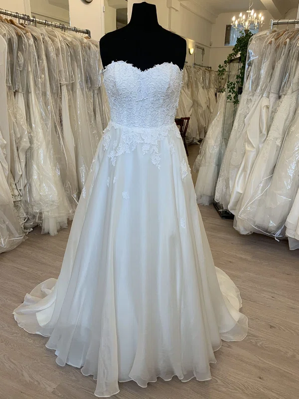 Ball Gown/Princess Sweetheart Organza Sweep Train Wedding Dress With Appliques Lace #UKM00028883