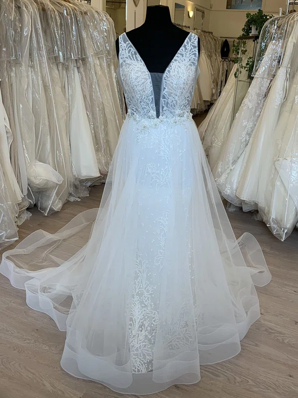 Ball Gown/Princess V-neck Glitter Organza Court Train Wedding Dress With Appliques Lace #UKM00028886