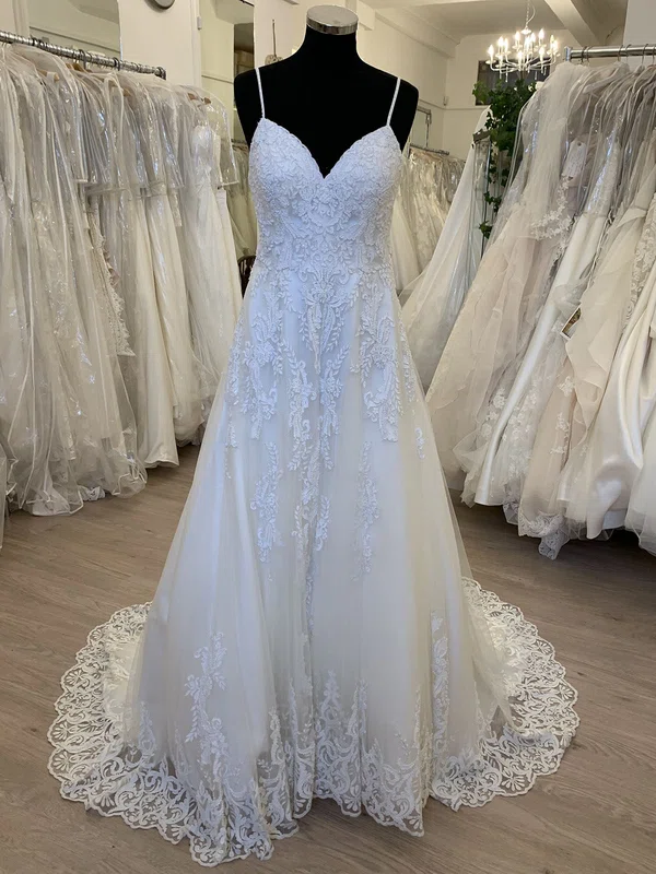 Ball Gown/Princess V-neck Tulle Sweep Train Wedding Dress With Appliques Lace #UKM00028891