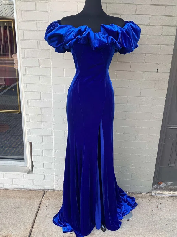 Sheath/Column Off-the-shoulder Velvet Modest Prom Dresses #UKM020124057