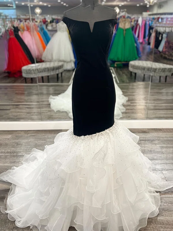 Mermaid Off-the-shoulder Velvet Tulle Tiered Prom Dresses With Beading #UKM020124071