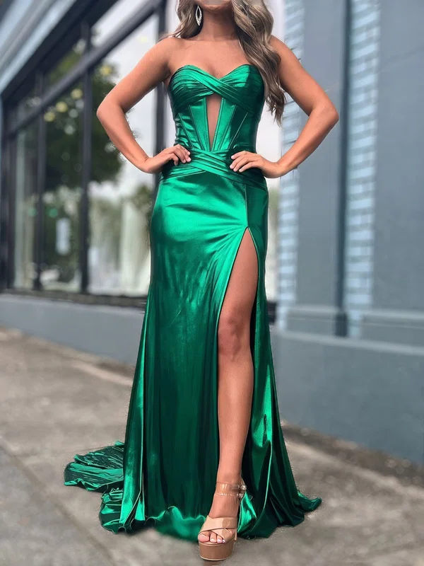 Sheath/Column Strapless Metallic Prom Dresses With Ruched #UKM020125329