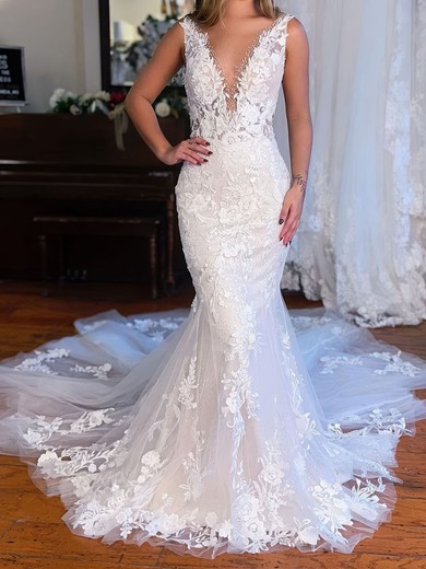 Trumpet/Mermaid V-neck Glitter Tulle Court Train Wedding Dresses With Appliques Lace #UKM00029076