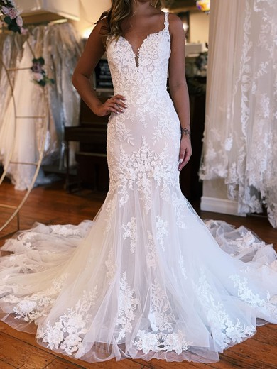 Trumpet/Mermaid V-neck Tulle Sweep Train Wedding Dresses With Appliques Lace #UKM00029084