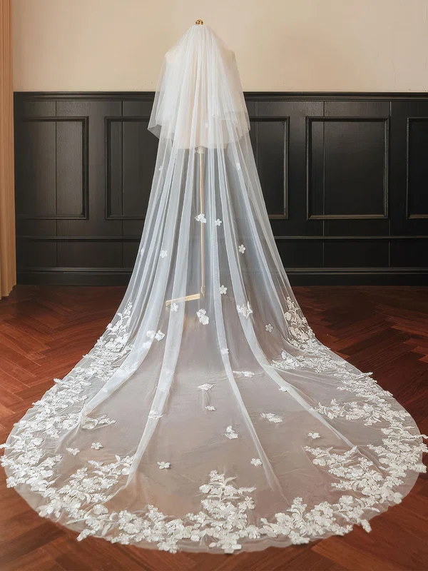 Chapel Bridal Veils One-tier Lace Applique Edge #UKM03010271