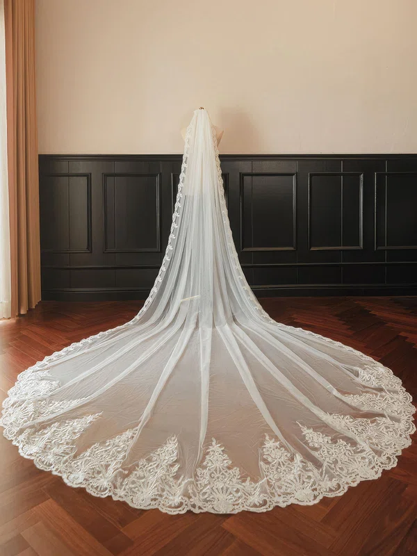 Cathedral Bridal Veils One-tier Lace Applique Edge #UKM03010275