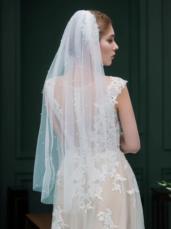 Fingertip Bridal Veils One-tier Cut Edge #UKM03010319