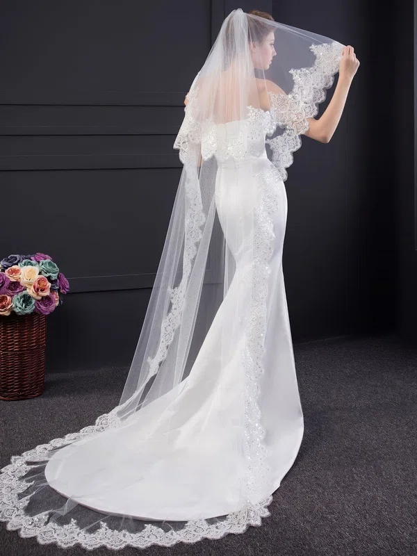 Chapel Bridal Veils One-tier Lace Applique Edge #UKM03010324