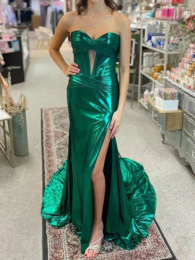 Sheath/Column Strapless Metallic Prom Dresses With Ruched #UKM020127226